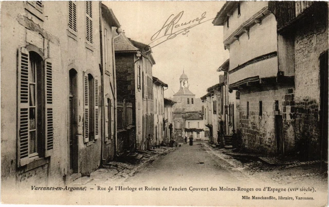 CPA VARENNES-en-ARGONNE - Rue de l'Horloge et Ruines de l'Ancien (432322)