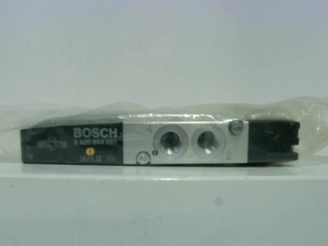 Bosch Aventics 0820044601 Pneumatic Directional Control Valve 24VDC Coil 3-Pin C
