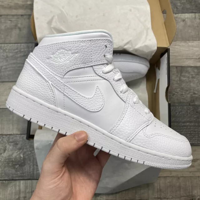 NIKE TRAINERS AIR Jordan 1 Mid Gs Triple White Size Uk4 Us4.5Y