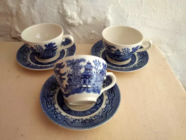 Vintage Blue Willow Broadhurst Teacups and Saucers x3 Oriental Design England