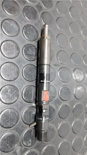 injecteur pour FORD FOCUS BERLINA (CAK) 1.8 GHIA 952958