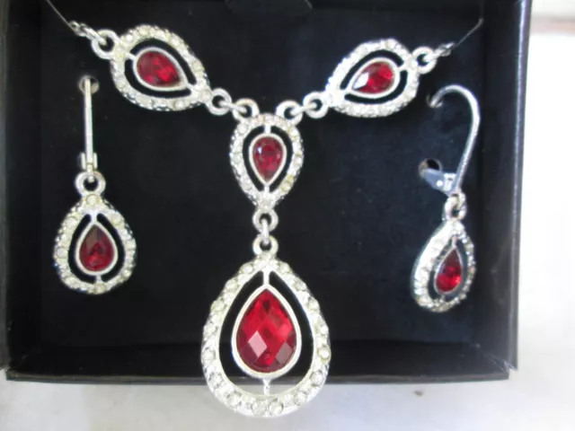 Avon* Demi Duchess Necklace And Earring Gift Set*Silver Tone*Nib*Made In Canada