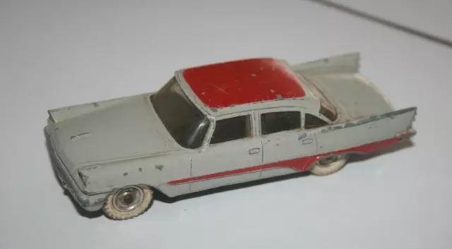 Dinky Toys - Desoto Fireflite - Miniature ancienne ( à restaurer )