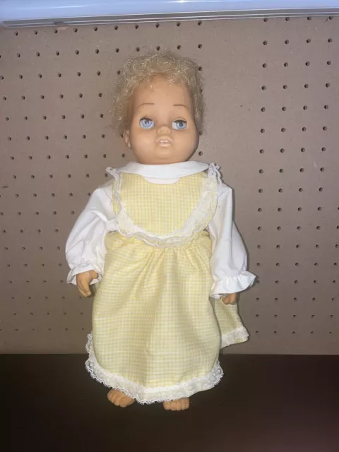 VINTAGE Tiny Chatty Baby Doll Blonde Original Outfit 15 No Pull String Notes B9