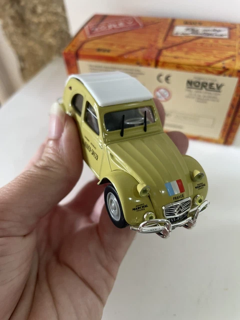 VOITURE MINIATURE 1/43È RENAULT 4 CV décapotable GHIA JOLLY Type R 1062