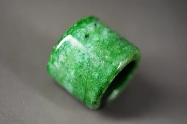 Unique Chinese Old Green Jade Carved Ring G81