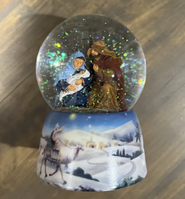 Holy Family Nativity Musical Silent Night Christmas Snow Water Globe 6" Wind-up