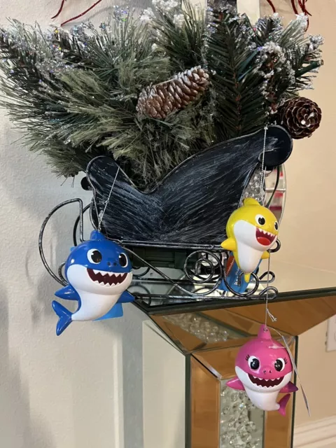 Doo doo doo! Shark Family Daddy Mommy & Baby Shark Christmas Tree Ornaments New