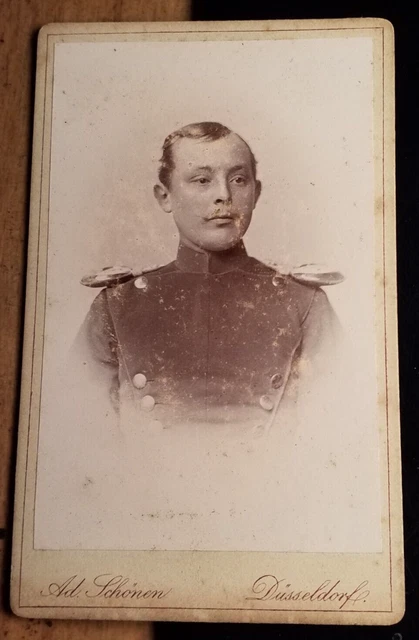 Soldat in Uniform mit Epauletten - Offizier / CDV Ad. Schönen Düsseldorf