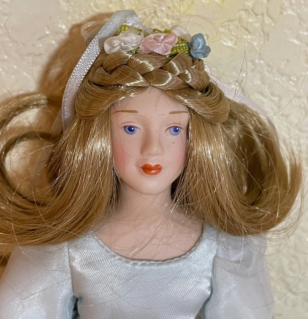 Fairy Tale Collection Cinderella Avon Porcelain Doll  1984 9" tall    JSB13