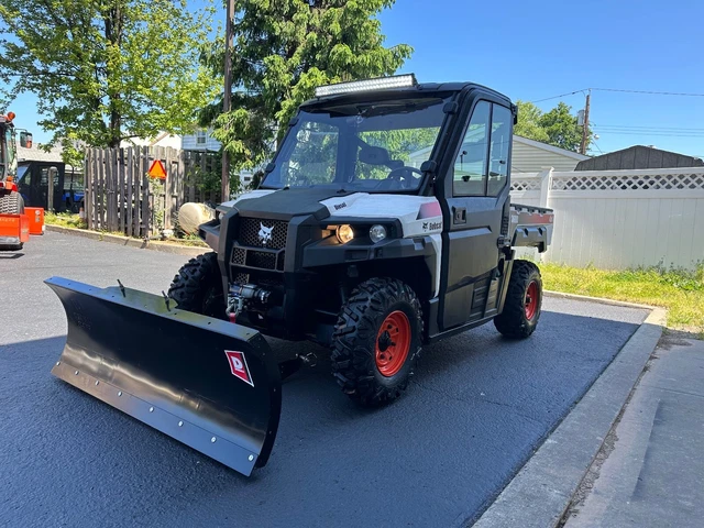 Bobcat 3600 De Luxe, Cab,  Hvac, Hot/Cold Air, Power Hydro Dump, Opt. Snow Plow