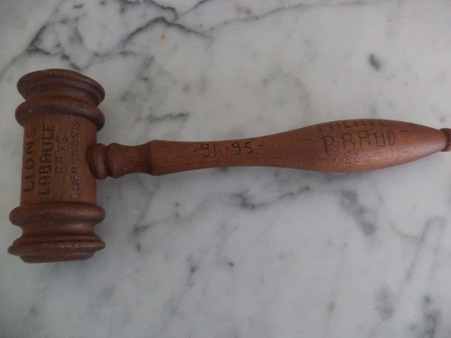 ancien marteau Maillet en BOIS  massif  OBJET LION 'S CLUB LA BAULE