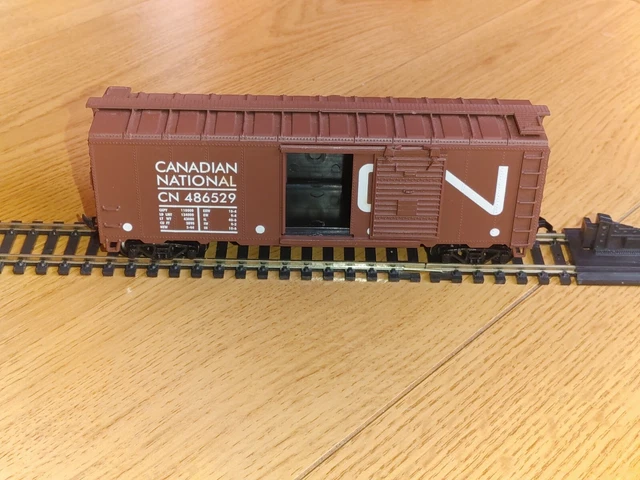 Athearn HO Scale CN Rail Box Car - Sliding Doors