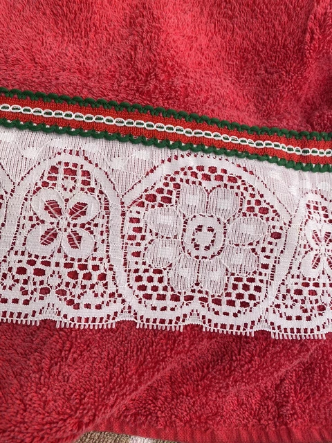 Sears COLORMATE Red Bath Towel with White Lace and Trim Border 25x46”