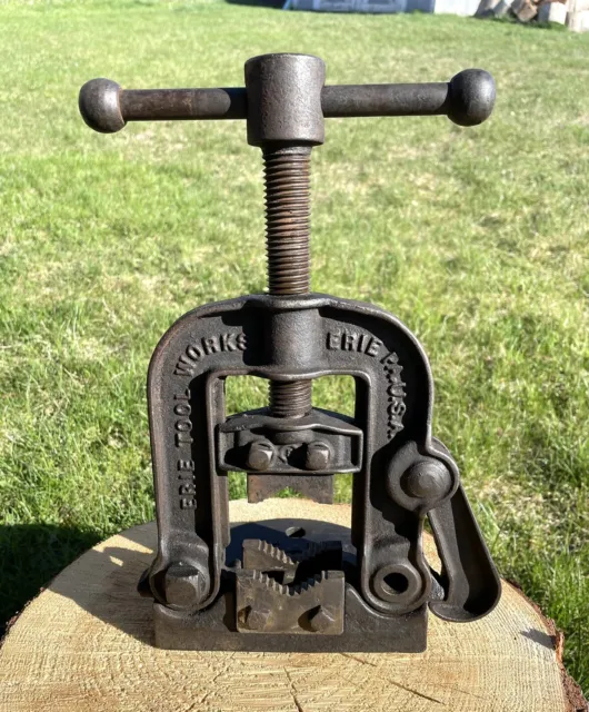 Erie Tool Works Pipe Clamp / Vise #1-H  Iron, Pennsylvania US Great Condition