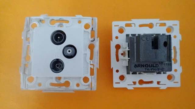 Prise électrique Arnould ESPACE 2P+T (60131) - En Vrac à L'unité - Occasion Neuve Avec Traces