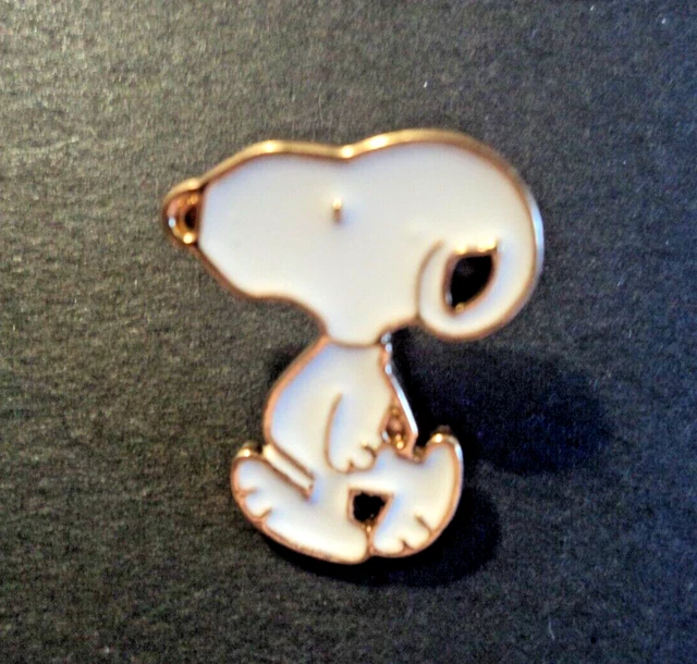 Snoopy brooch deals