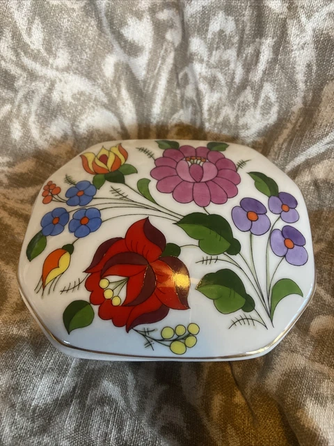 Kalocsa floral, Budapest Kezifestes Vintage Hand Painted Trinket jewelry Box HTF