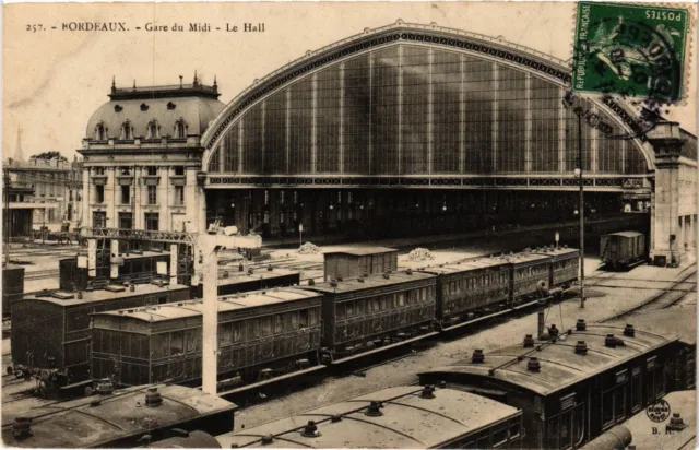 CPA AK BORDEAUX - Gare du Midi - Le Hall (655679)