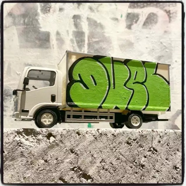 DUEL Graffiti TRUCK TOY In BOX Street Art FUTURA2000/DAZE/TAKI/TKID/RD357/GHOST 2