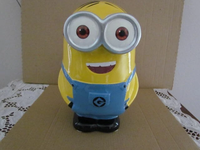 Universal Studios. Despicable Me Minion. Dave 8” Ceramic Coin Piggy Bank Cute