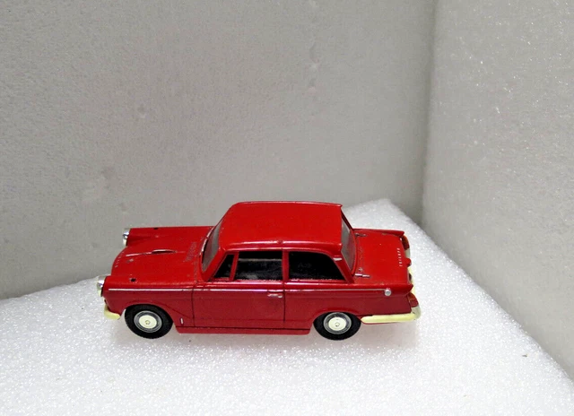 1/43 VANGUARDS MADE In England Triumph Herald Red Displayed No Box