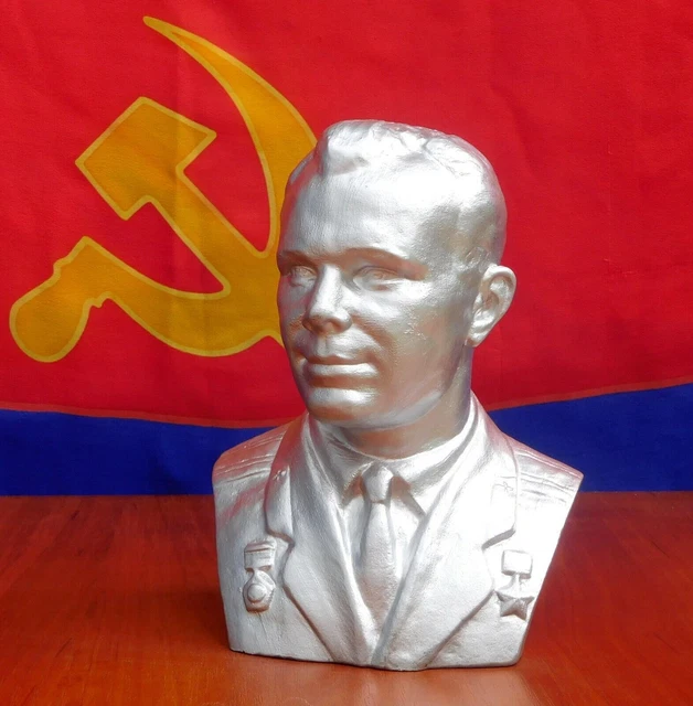 Busto in alluminio russo sovietico del primo astronauta nello spazio...