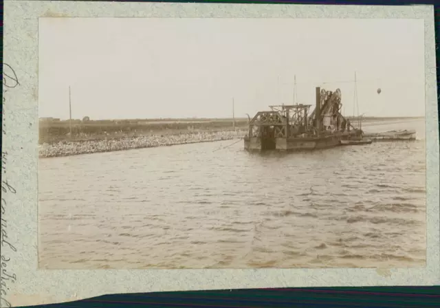 Allemagne, Drague sur le Canal de Kiel, ca. 1900  Vintage citrate print.  Tira