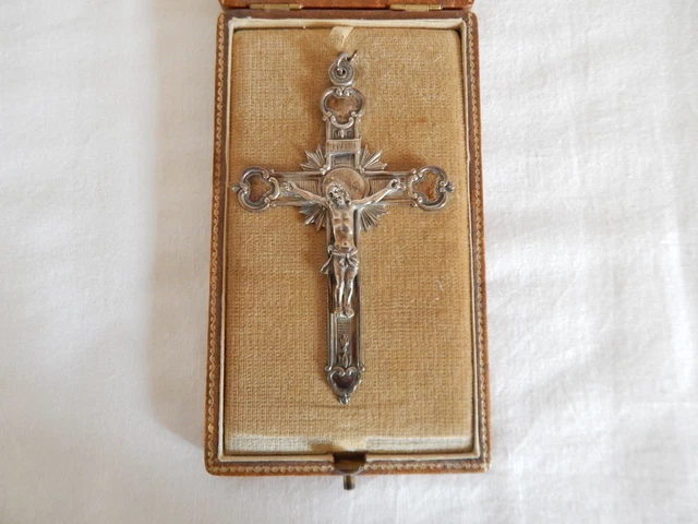 Pendentif Crucifix ancien en argent gravé, boîte en forme de croix de relique 17ème siècle sur France