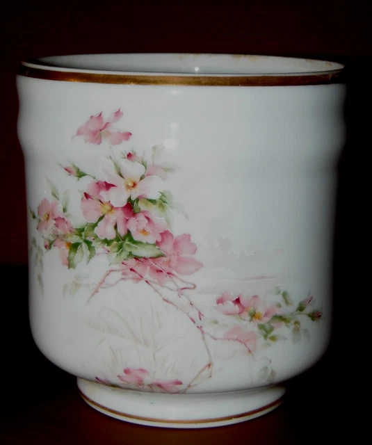 Pilulier En Porcelaine De Limoges - Forme Sac à Main, Décor Fleur Avec Chaîne