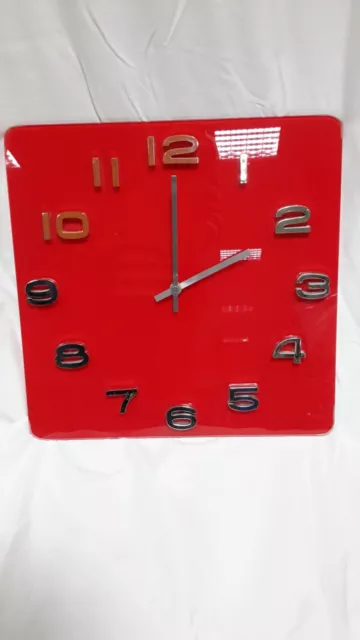 Retro glass clock. Good condition. Battery operated.