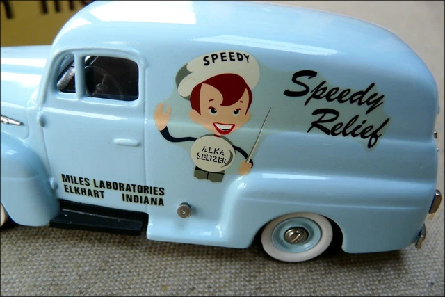 Miniature Brooklin 1/43 - 1940 Ford Sedan Delivery 'Weeties' Rouge, Limitée 1/750