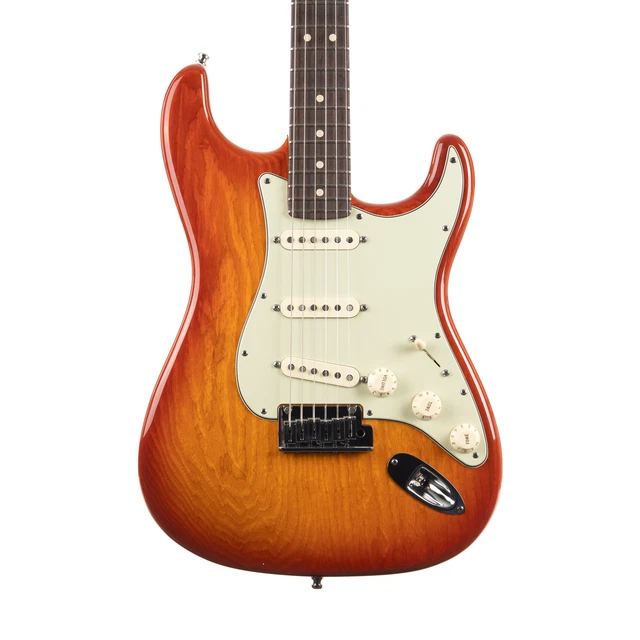 Utilisé Fender Custom Shop Personnalisé Deluxe STRATOCASTER Âgés Cerise Sunburst