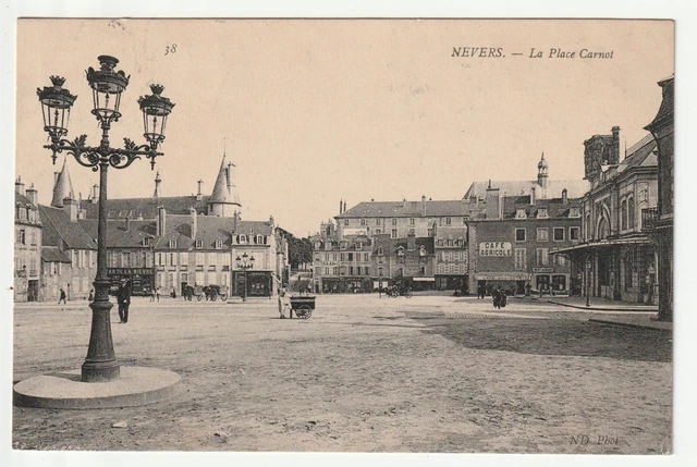 NEVERS - Nievre - CPA 58 - La Place Carnot - le café Agricole