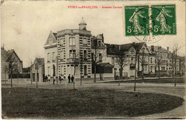 CPA VITRY-le-FRANCOIS - Avenue Carnon (109802)
