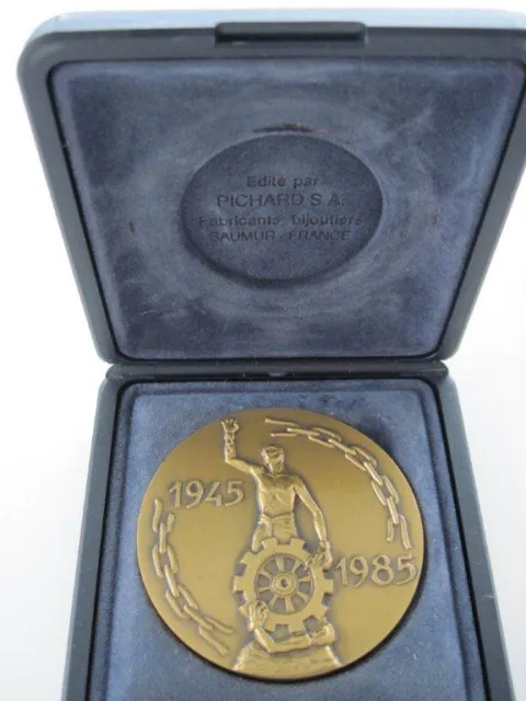 Ancienne médaille en bronze 40 ans de la libération des camps nazis 1945-1985