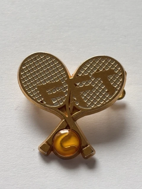Pin's FFT - Insigne Fédération Française De Tennis - Balle Rouge - Métal