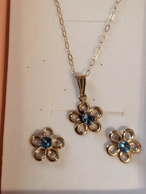 Pretty 9ct Gold Blue Topaz Flower Necklace With Matching Stud Earrings