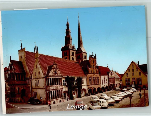 40093243 - 4920 Lemgo Autos Blick zur Kirche