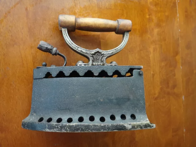 Vintage Sad Iron / Coal Iron with Coal Trivet