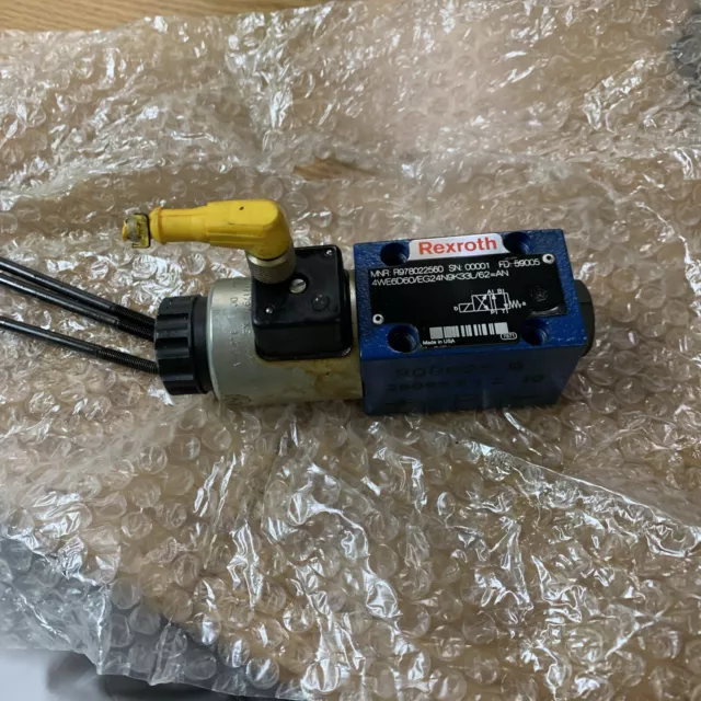 Rexroth R978022560 Directional Valve See Pics