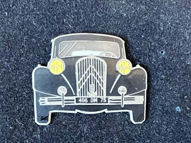 a pins pin ENAMEL DEMONS ET MERVEILLES CAR CITROEN TRACTION