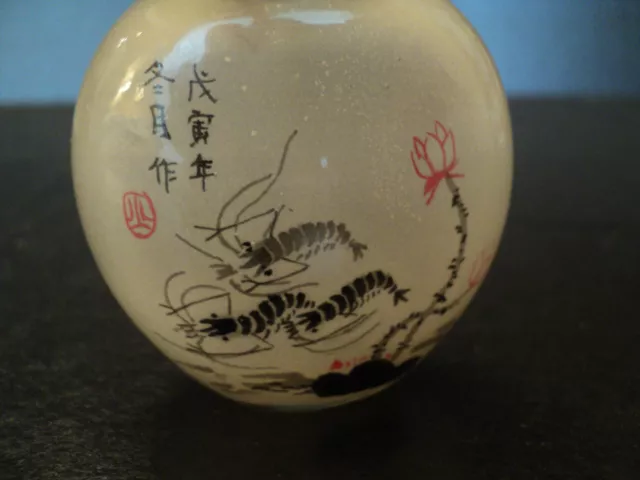 BEAUTIFUL 19th. C. CHINESE QING DYNASTY REVERSE PAINTED SNUFF BOTTLE, "SHRIMP" 2