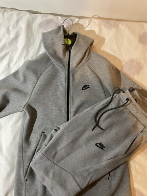 nike tech fleecered