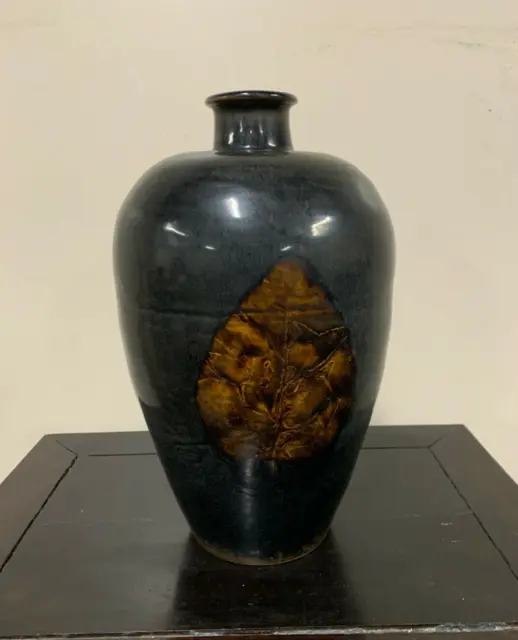 A  Leaf Decorated Chinese Ceramic Pottery Brown Glazed Pottery Vase