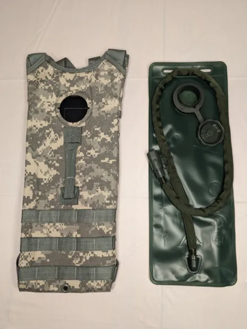 NEW - US Military Molle II Hydration System Carrier WITH 100oz/3L Bladder ACU 3