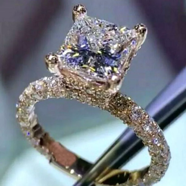 Anillo de compromiso con solitario de diamante simulado de talla princesa...