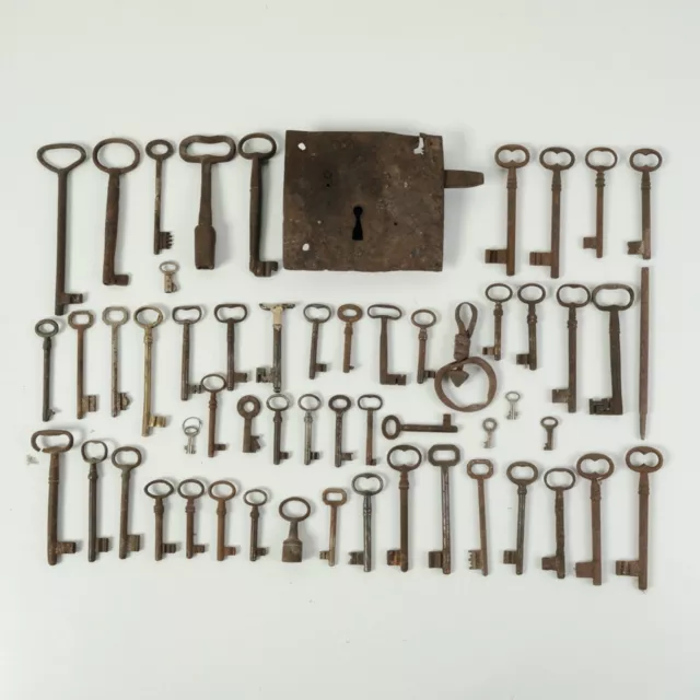 Set 52 vecchie chiavi in ferro arrugginite riciclo creativo