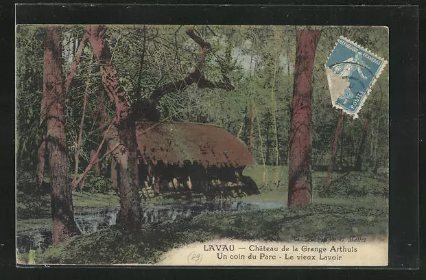CPA Lavau, Chateau de la Grange Arthuis, Un coin du Parc, Le vieux Lavoir