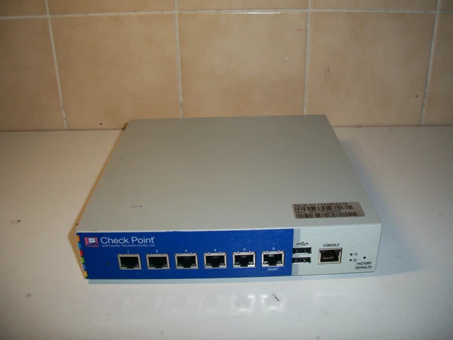 Checkpoint Firewall Terminator Rj45 CHECKPOINT 2200 SECURITY Appliance T-110 / Firewall / 6x 10/100 ...